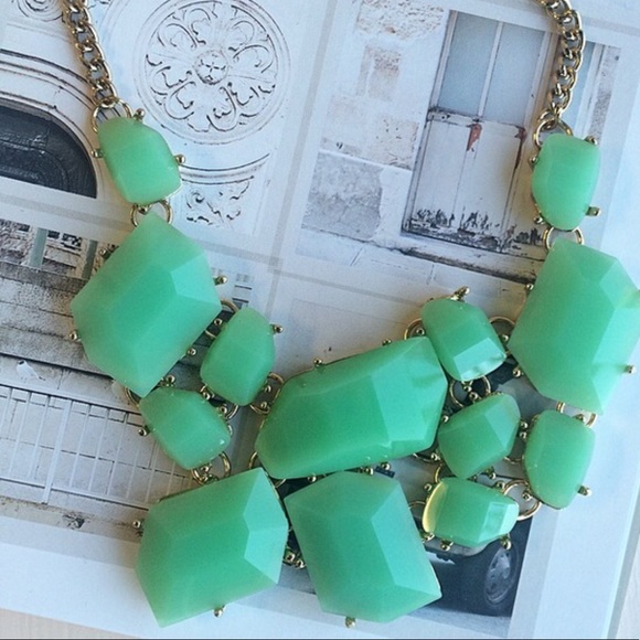 Geometric Chunky green mint necklace - Picture 3 of 3